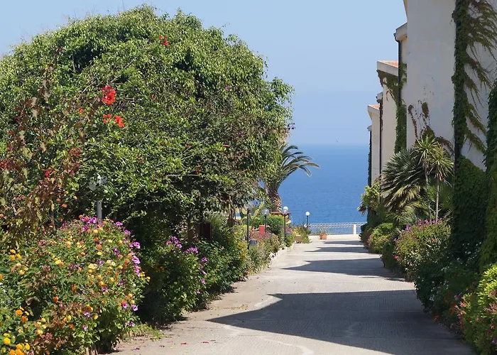 Il Poggio Di Tropea Villaggio Soft פארק נופש 3*